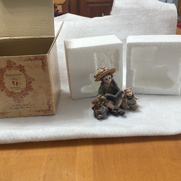 Yesterday’s Child. Julia with Emmy Lou & Daphne…Garden Friends. - Picture 5 of 7